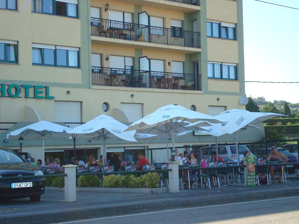 Hotel Brisamar Bañugues Exteriör bild