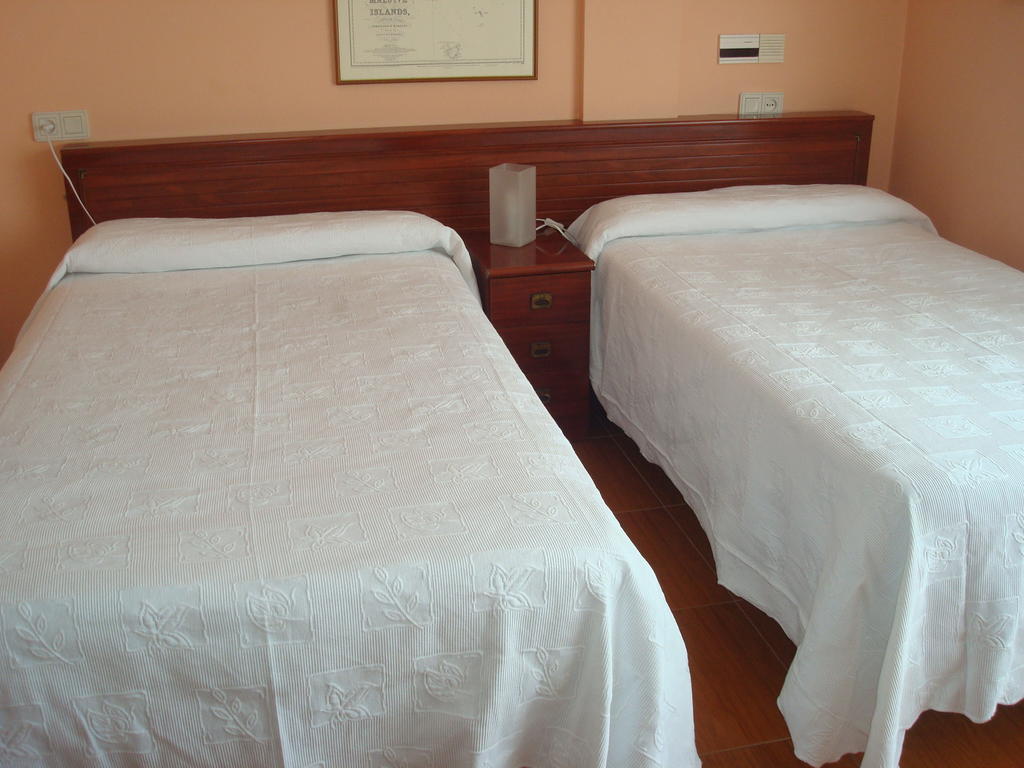 Hotel Brisamar Bañugues Rum bild