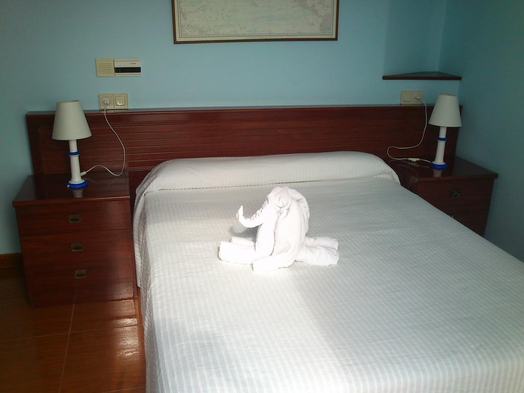 Hotel Brisamar Bañugues Rum bild