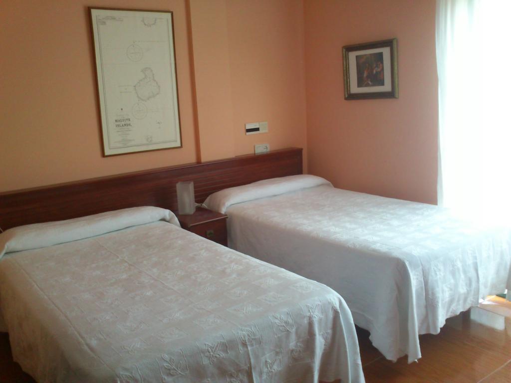 Hotel Brisamar Bañugues Rum bild